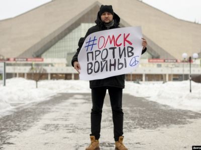 Бывшего сотрудника штаба Навального и внештатного корреспондента "Дождя" Дениса Кабакова задержали на границе с Казахстаном