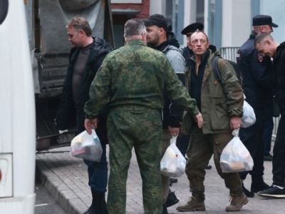 Стремясь выполнить план по мобилизации, свердловские военкомы забирают всех подряд